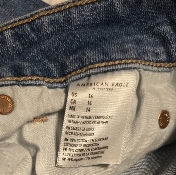 Size 14 - American Eagle Distressed Jean Shorts - Picture 5 of 5